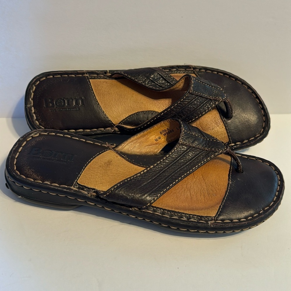 Born Leather Thong Flip Flop Slip-On Sandal Women’s Size 6